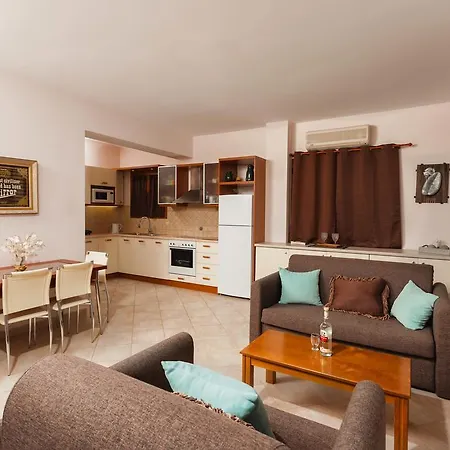 Akros&suites Keri