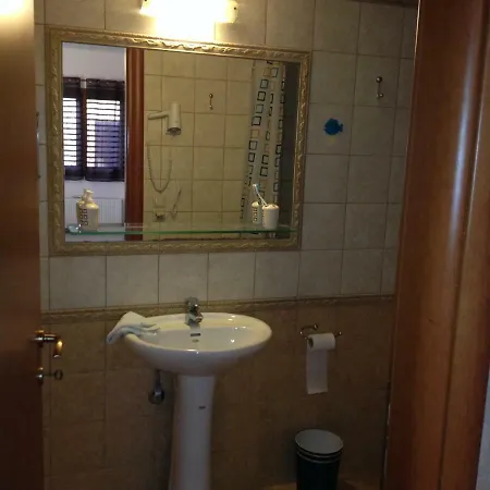 Akros And Apartman Kerí