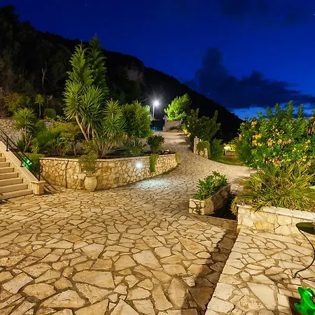 Akros And Apartment *